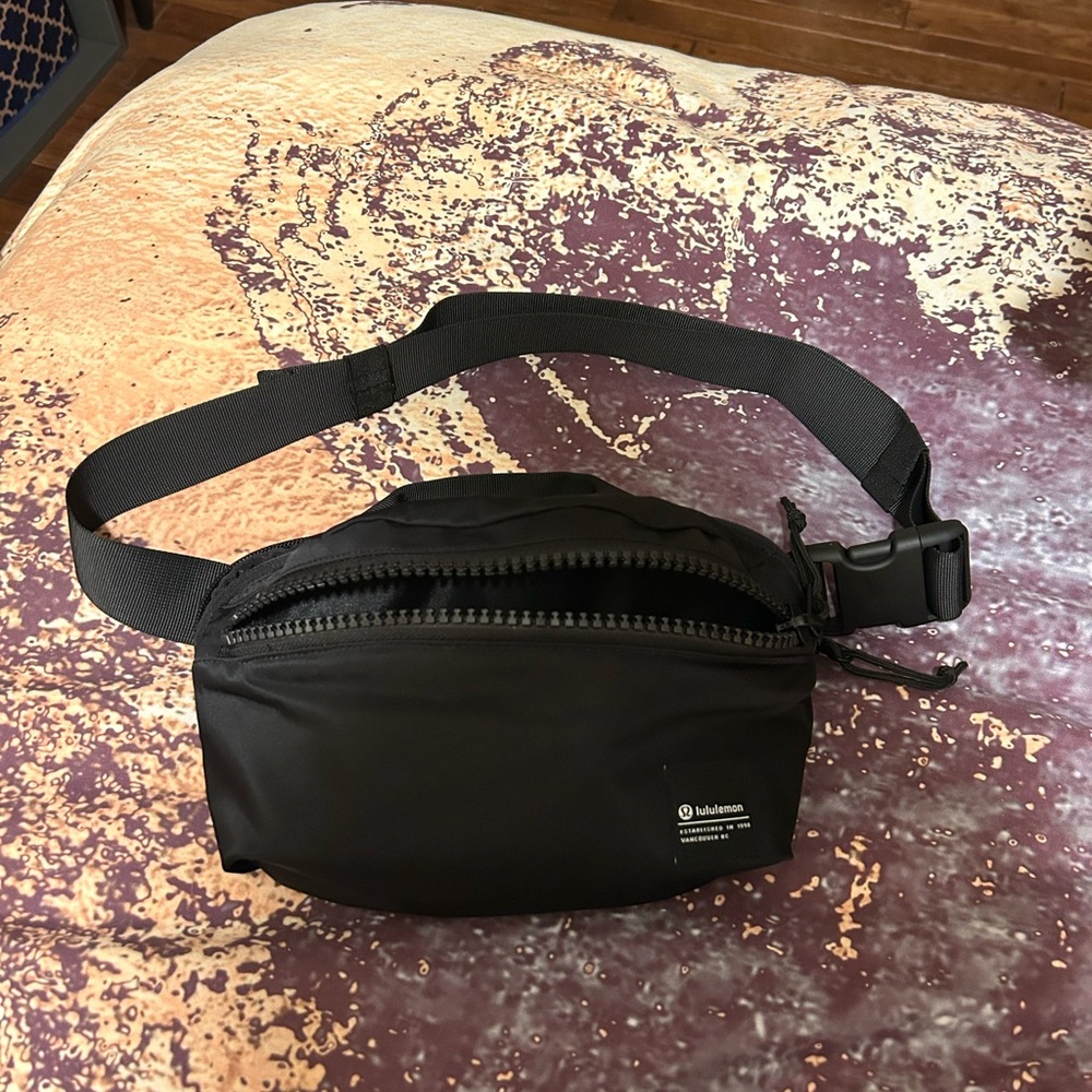 Lululemon All Day Essentials Belt Bag 2.5L